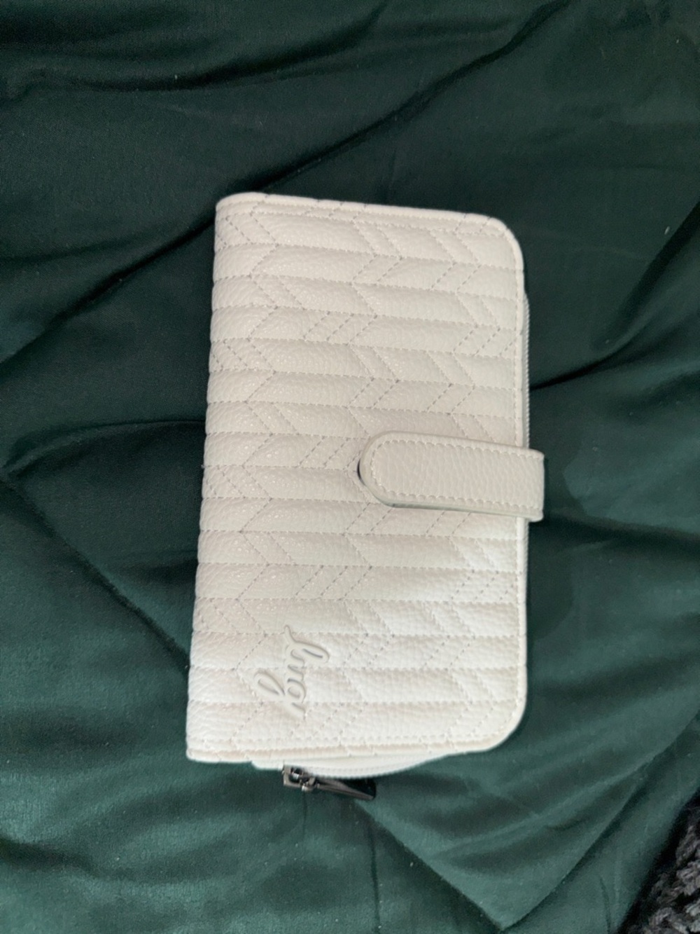 lug Quilted White Zip-Around Wallet